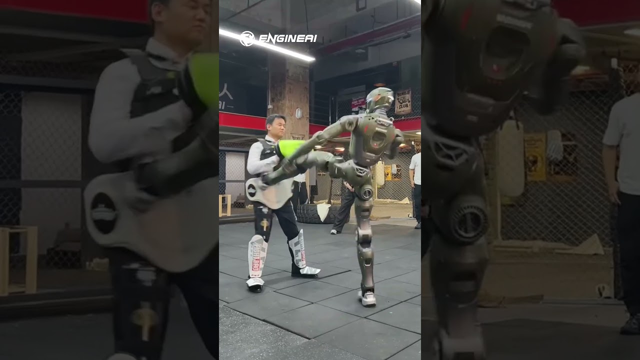 🔥🤖INSANE: Watch the #EngineAI T800 Attack Its Own Boss! #robotpower #humanoid #robotfight #ai