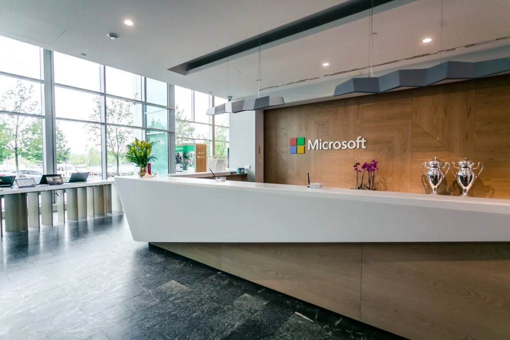 Microsoft не планирует возвращать сотрудников в офисы в октябре