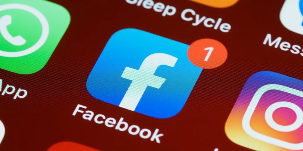 Facebook переименовал свою «ленту новостей» в просто «ленту»