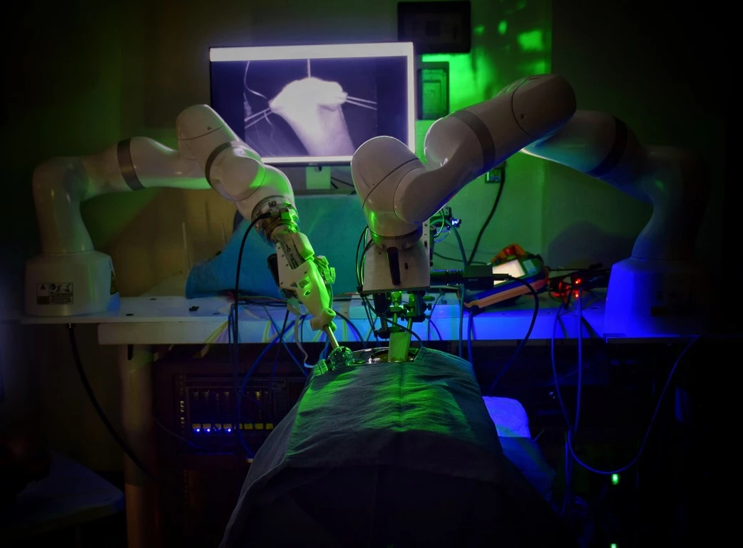 ELVIS вернет зрение слепым, гуманоиды победят дефицит кадров, а роботы уже научились проводить операции на кишечнике