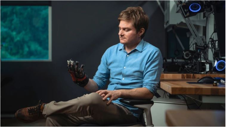 Meta показала прототип AR-перчатки