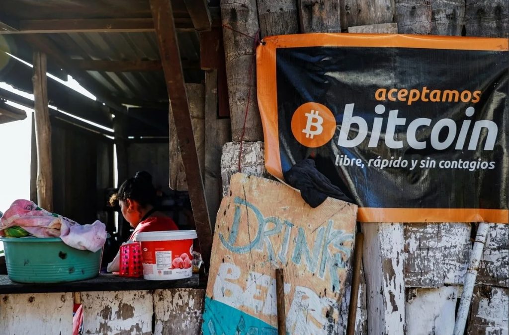 Эксперимент с Bitcoin в Сальвадоре не спас финансы страны
