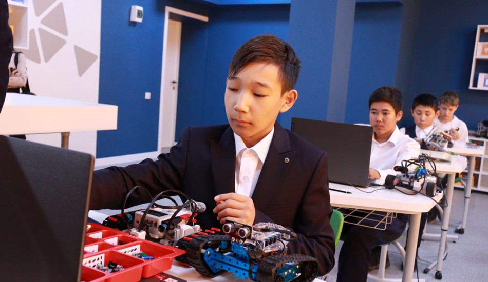 Центры робототехники для школьников появятся во всех регионах Казахстана