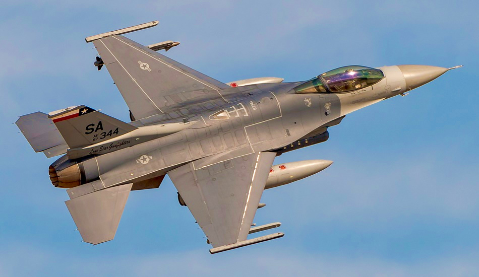 В чате War Thunder выложили секретные материалы об истребителе F-16A
