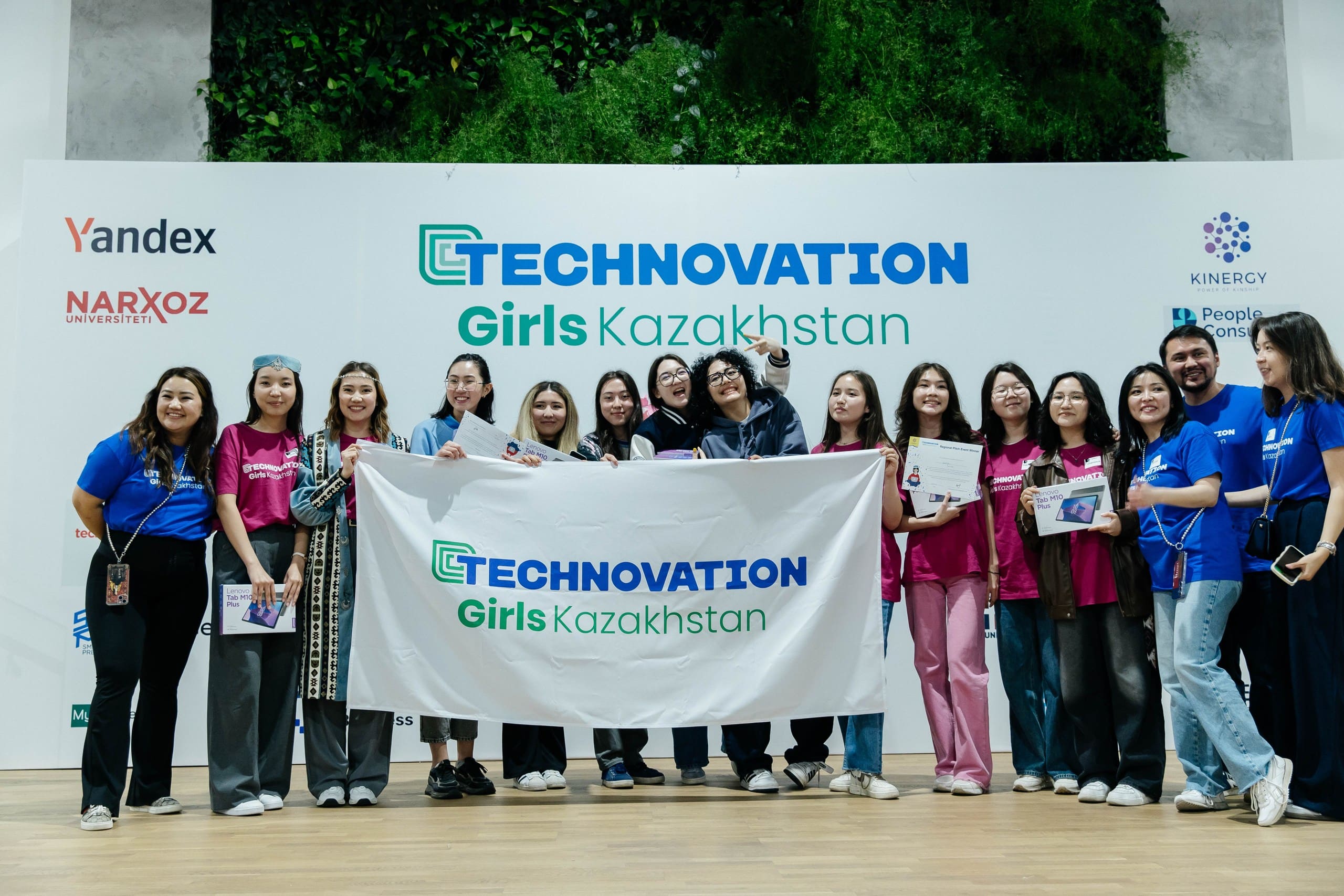 2300+ девушек участвовали в Technovation Girls в Казахстане