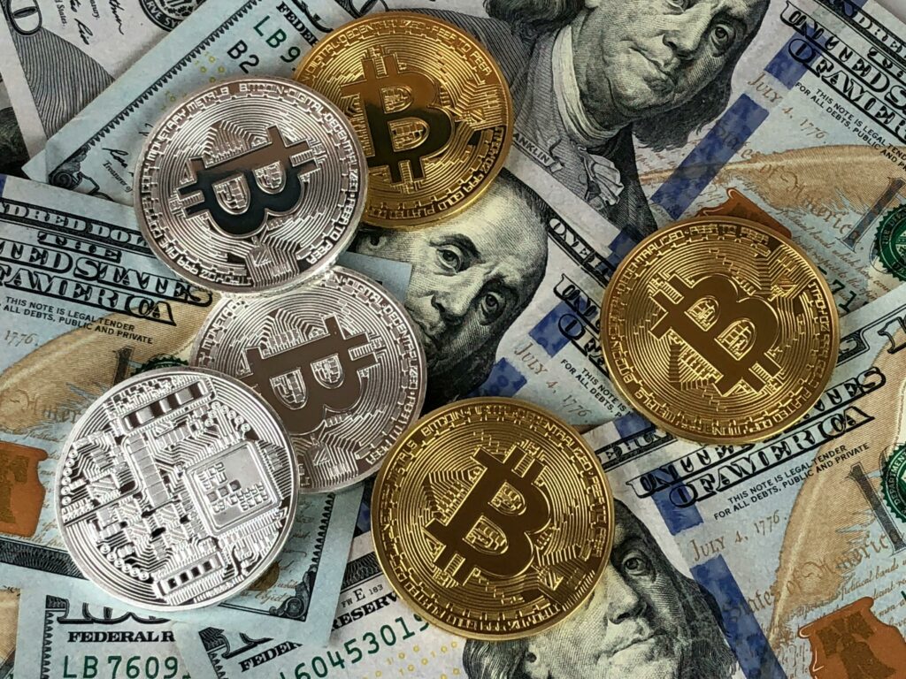 Биткоин взлетел вверх и побил исторический максимум: почему?