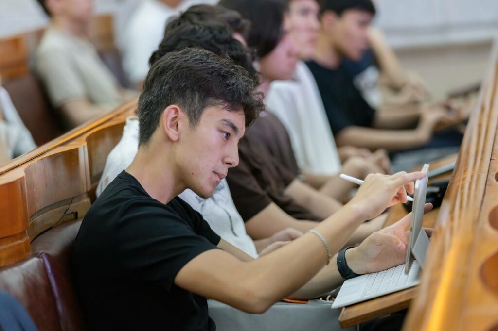 Huawei запускает ICT Competition 2025-2026 Roadshow в вузах Казахстана