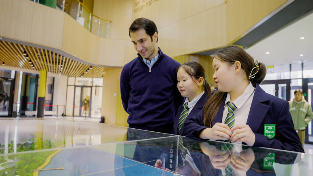 Казахстанских школьников обучили финансовой грамотности и предпринимательскому мышлению