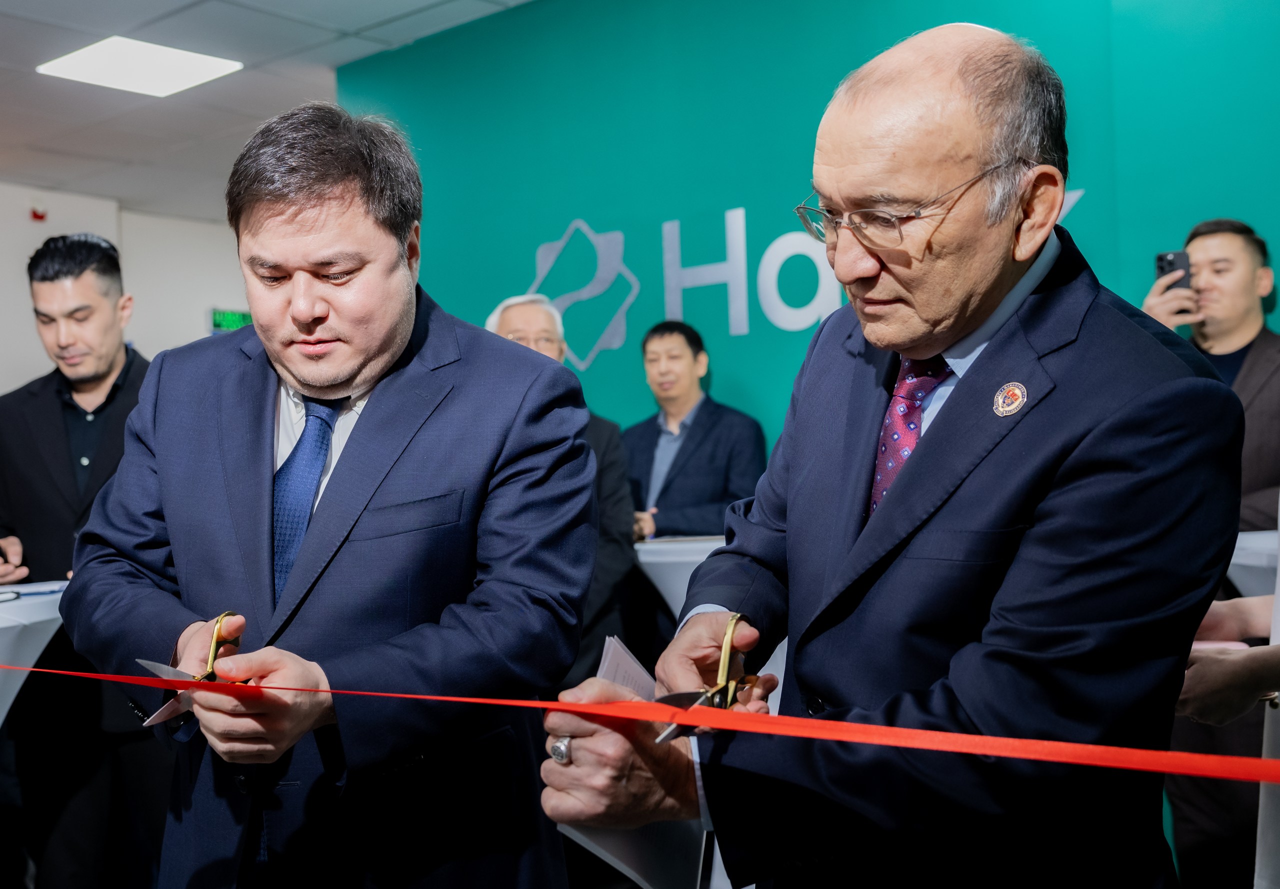 Университет AlmaU обучит весь Казахстан работе с ИИ: открыт Центр искусственного интеллекта Университет AlmaU обучит весь Казахстан работе с ИИ: открыт Центр искусственного интеллекта