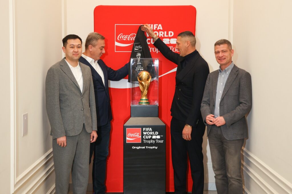 Кубок Чемпионата мира по футболу FIFA™ приехал в Алматы