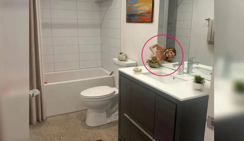 Риелтор случайно выложил фото квартиры с «демоном» в зеркале