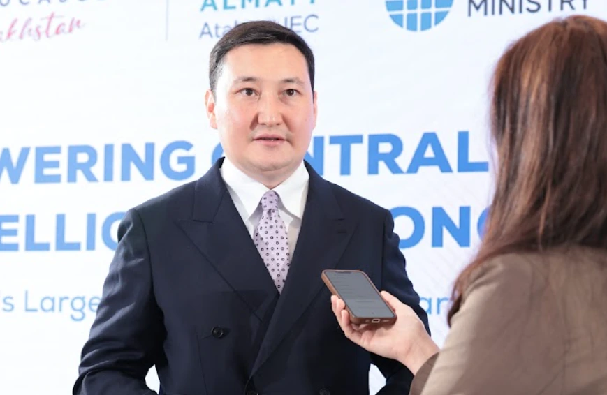 Вице-министр ИИ: как Казахстан достигает баланса в регулировке ИИ?