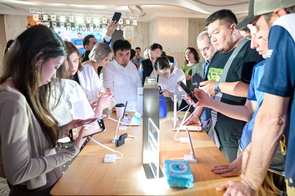 HONOR 600 выводит мобильную съемку и надежность устройств на новый уровень благодаря флагманским AI-технологиям