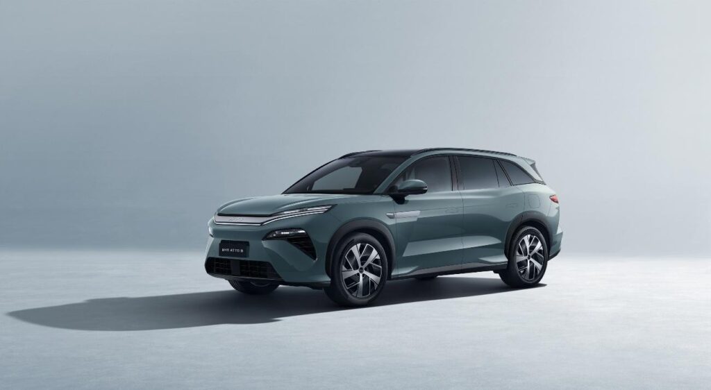 BYD ATTO 8 – гибридный семиместный кроссовер премиум класса скоро появится в Казахстане BYD ATTO 8 – гибридный семиместный кроссовер премиум класса скоро появится в Казахстане