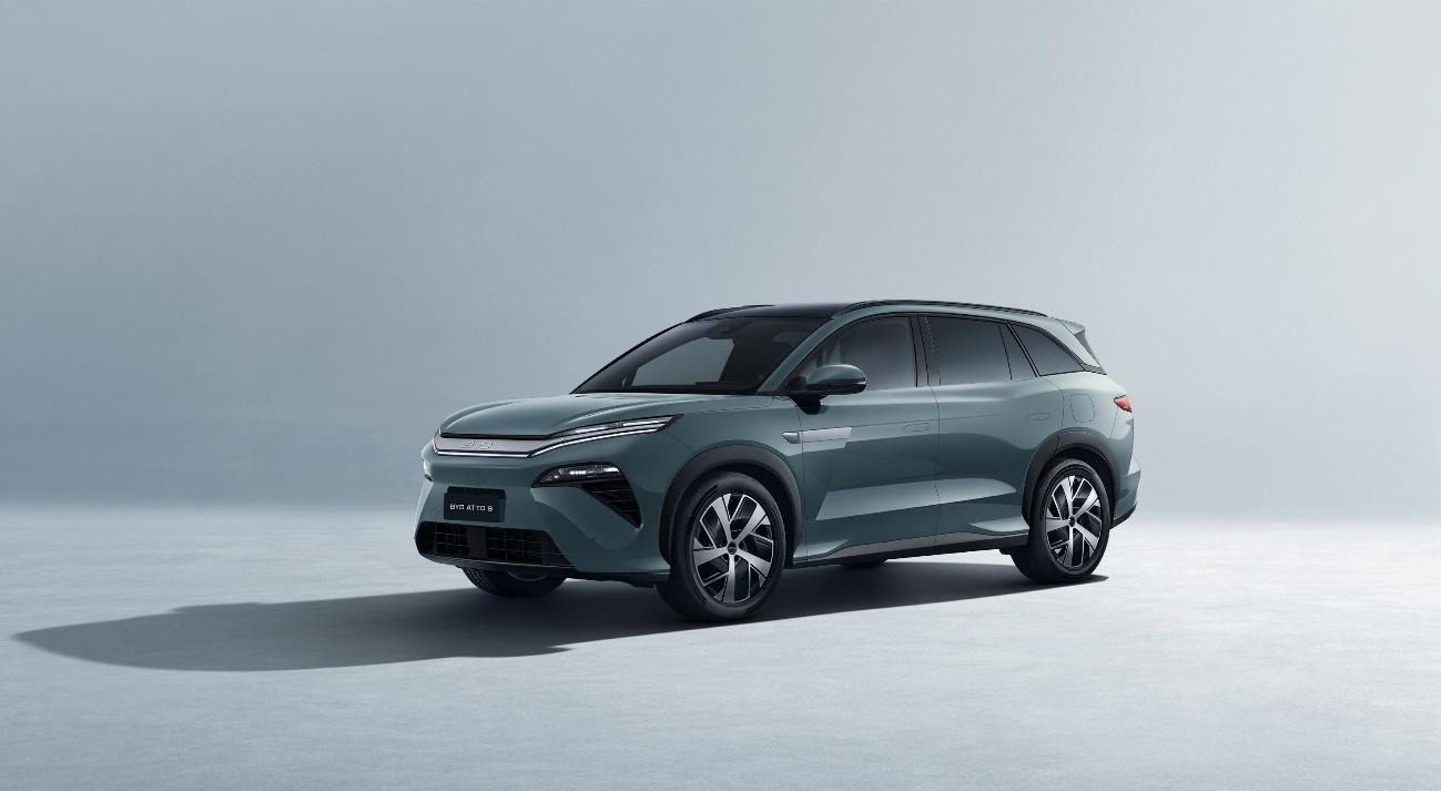 BYD ATTO 8 – гибридный семиместный кроссовер премиум класса скоро появится в Казахстане
